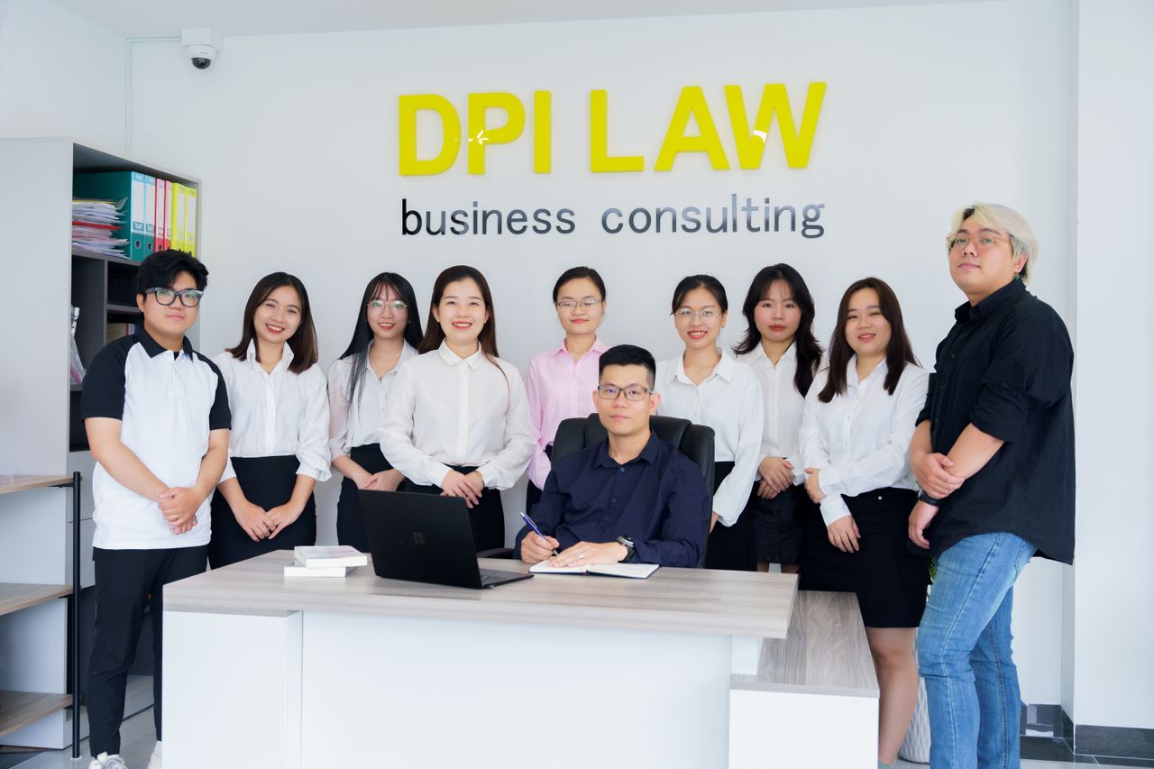 The Art of Drawing Readers In: Your attractive post title goes here A diverse group of professionals in a business consulting office setting.
